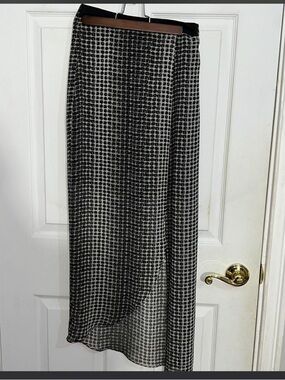 BCBGeneration Black and White Maxi Skirt - XXS